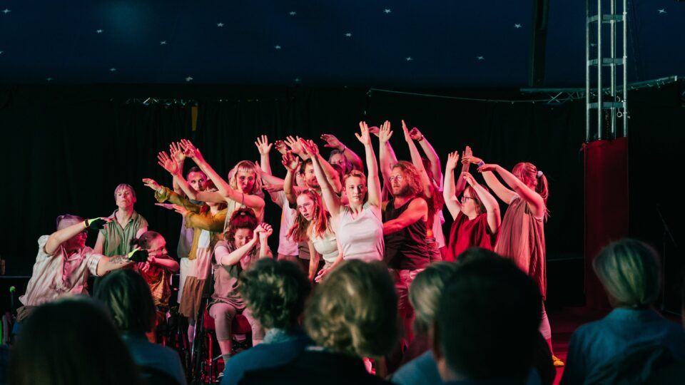 Peformance des Tanztheater TIVI